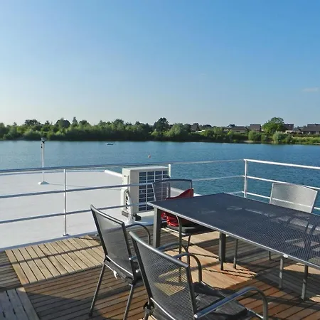 Floating 44 In - Boot 1 Casa de Férias *