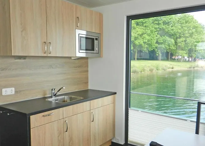 度假居 Floating 44 In - Boot 1 *