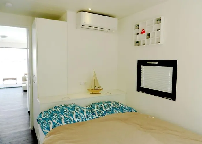 Floating 44 In - Boot 1 *